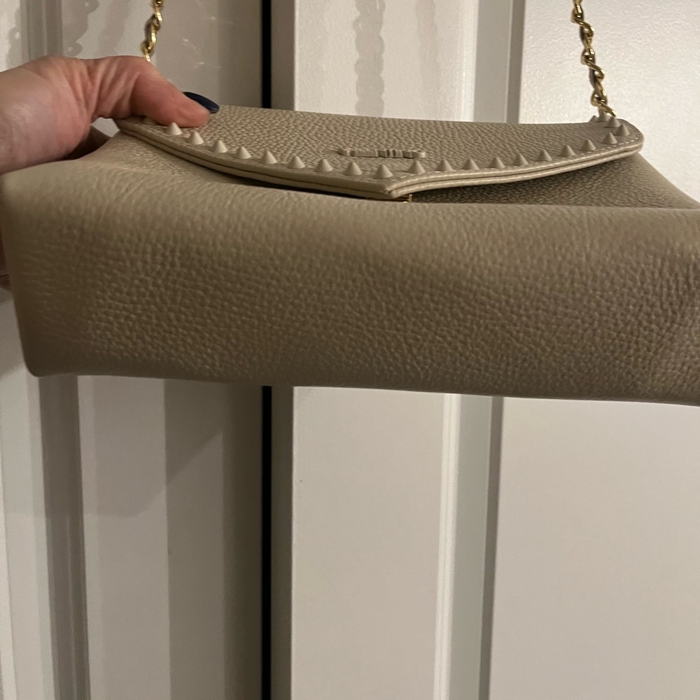 Mario Valentino Cream Pebbled Leather Envelope Crossbody with Gold Chain NWOT - Picture 8 of 16